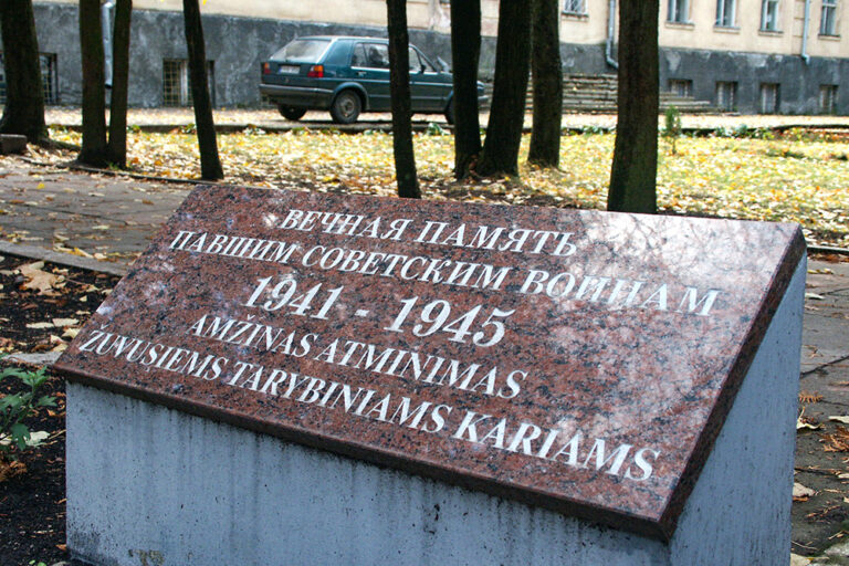 Pomnik sowieckim żołnierzom.