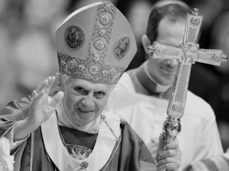 W wieku 95 lat odszedł Benedykt XVI. „Intelektualna spuścizna pozostanie żywa na zawsze”