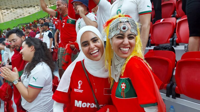 Marokańczycy wspierani są żywiołowym dopingiem przez tysiące kibiców.