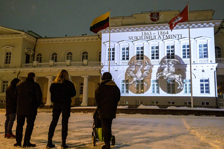 Rocznica powstania styczniowego wyświetlona na Pałacu Prezydenckim.
