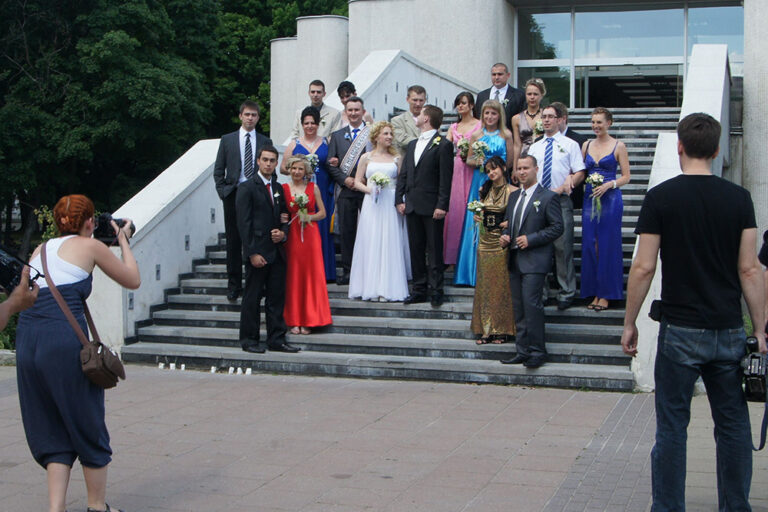 Coraz więcej młodych par w Wilnie — nowożeńców z roku na rok przybywa