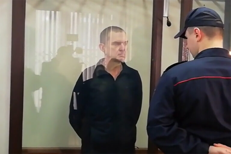 Andrzej Poczobut sądzony za zamkniętymi drzwiami