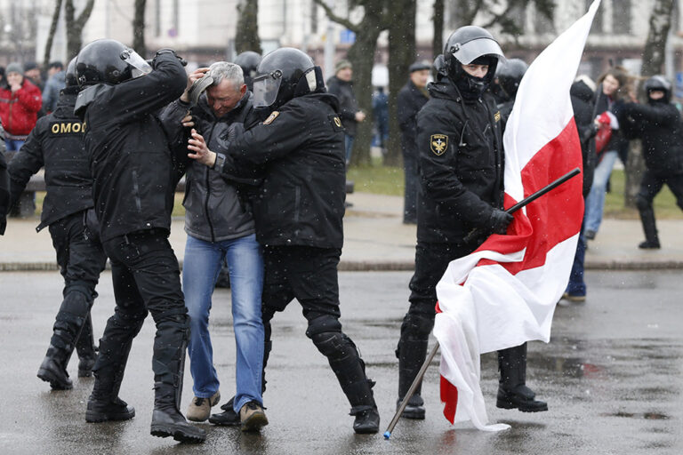 Po sfałszowanych wyborach w sierpniu 2020 r. na Białorusi rozpoczęły się protesty.