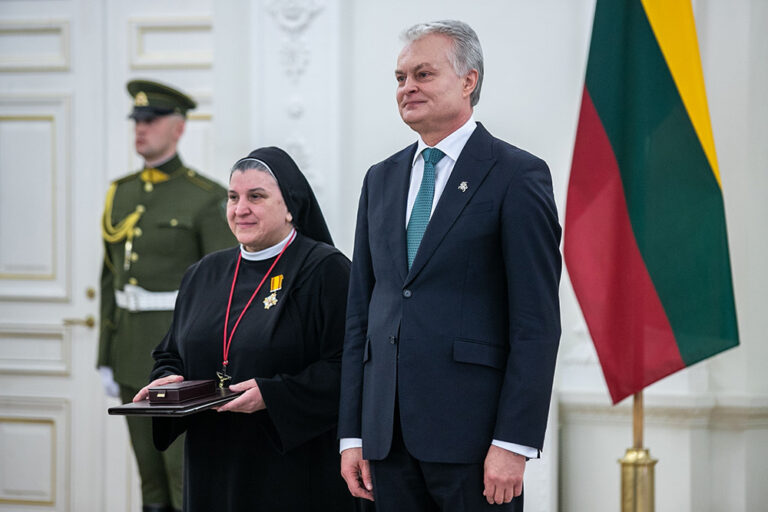 Krzyżem Kawalerskim Orderu Wielkiego Księcia Litewskiego Giedymina została odznaczona s. Michaela Rak .