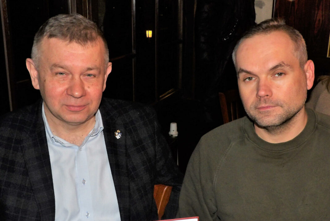 Prezes Wojciech Prusaczyk (od lewej) i Łukasz Szełemej — autorzy projektu „Szlakiem Narbutta”.
