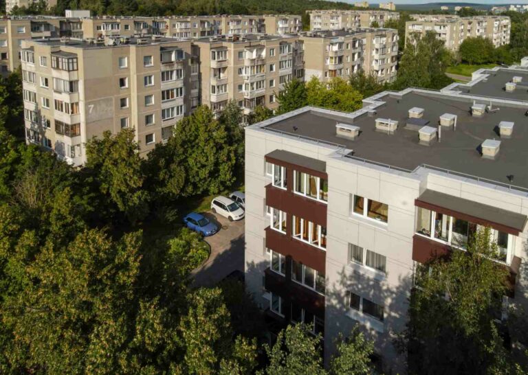 Bloki mieszkalne na Litwie po renowacji.