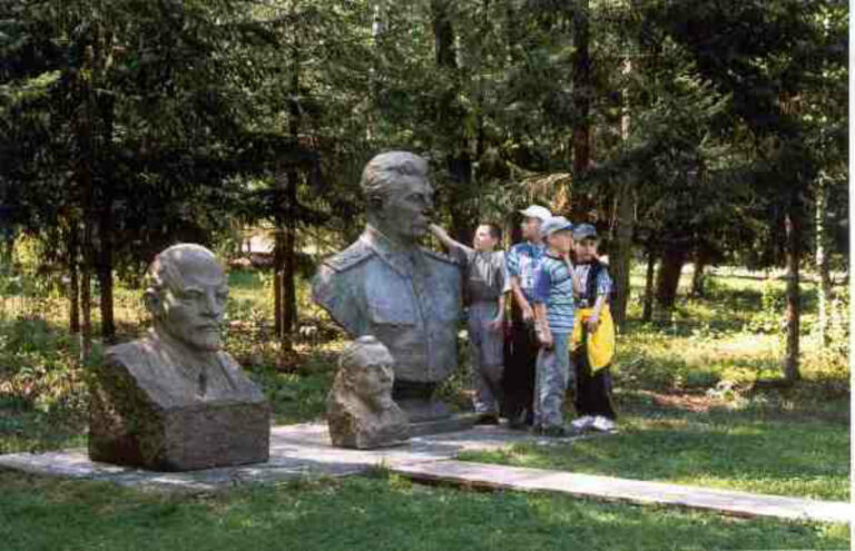 Park Grutas — odłamek komunistycznej przeszłości w jednym miejscu