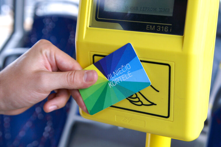 Od końca maja w wileńskiej komunikacji miejskiej nowy system skanowania biletów