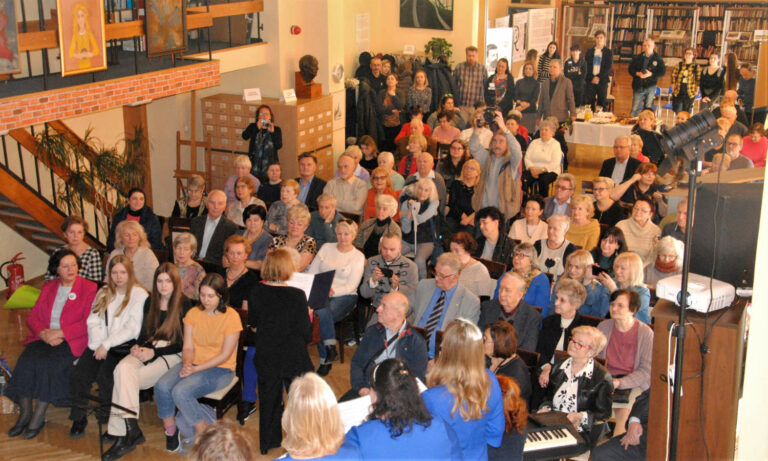 Uczestnicy XXXIV Tygodnia Kresowego w Książnicy Pomorskiej w Szczecinie (1 marca 2023).