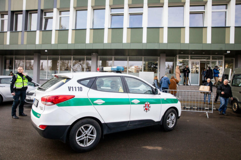 W rejonie wileńskim interweniowała policja. Utrudniano Głównej Komisji Wyborczej dostęp do kart wyborczych