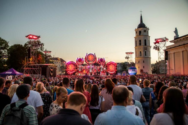 Koncert „Polska w Sercu” na placu Ratuszowym. Obchody Dnia Polonii i Polaków za Granicą