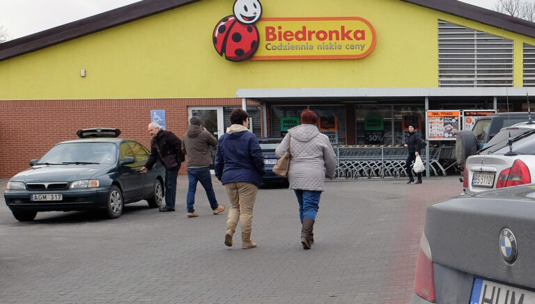 Polski sklep Biedronka.