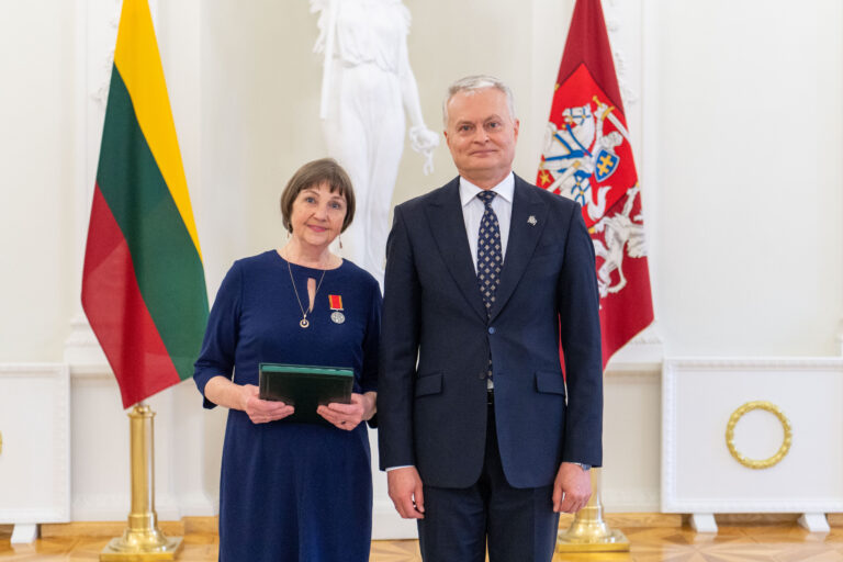 Z okazji Dnia Matki Order Prezydenta „Za Zasługi dla Litwy” został wręczony mieszkance rejonu wileńskiego Wilhelmie Kazak