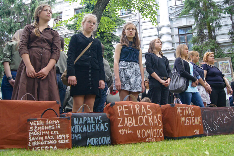 14 czerwca jest obchodzony Dzień Żałoby i Nadziei na pamiątkę pierwszych wywózek zorganizowanych przez NKWD.