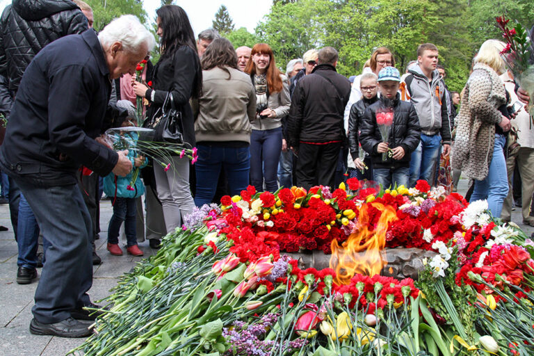 Wcześniej obchody 9 maja były organizowane również w Wilnie na Cmentarzu Antokolskim.