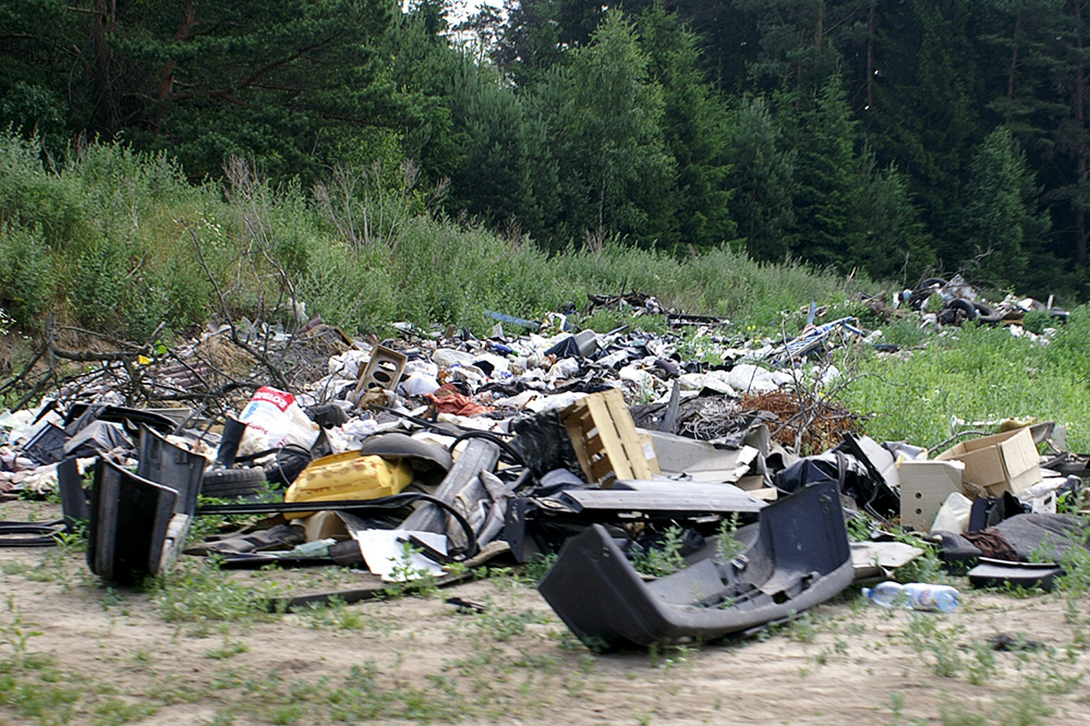 W Wielucianach w rejonie wileńskim funkcjonariusze Departamentu Ochrony Środowiska wykryli nielegalne składowisko odpadów.