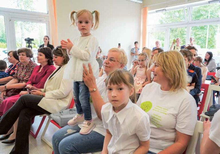 Mer R. Duchniewicz odwiedził i złożył życzenia podopiecznym Centrum Dobrobytu Rodziny i Dziecka Rejonu Wileńskiego z okazji Międzynarodowego Dnia Dziecka