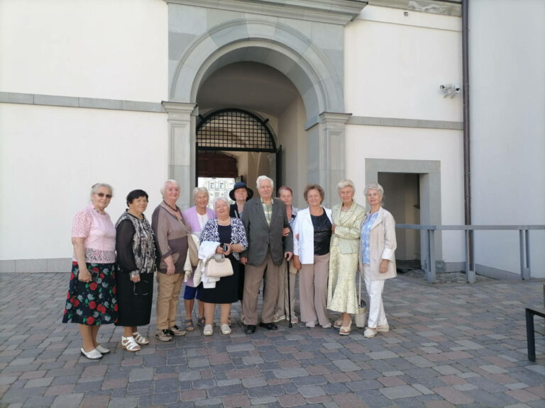 Słuchacze PUTW cieszą się, że mieli wspaniałą okazję obejrzenia w Wilnie arrasów Zygmunta Augusta oraz zapoznania się z historią ich powstania.