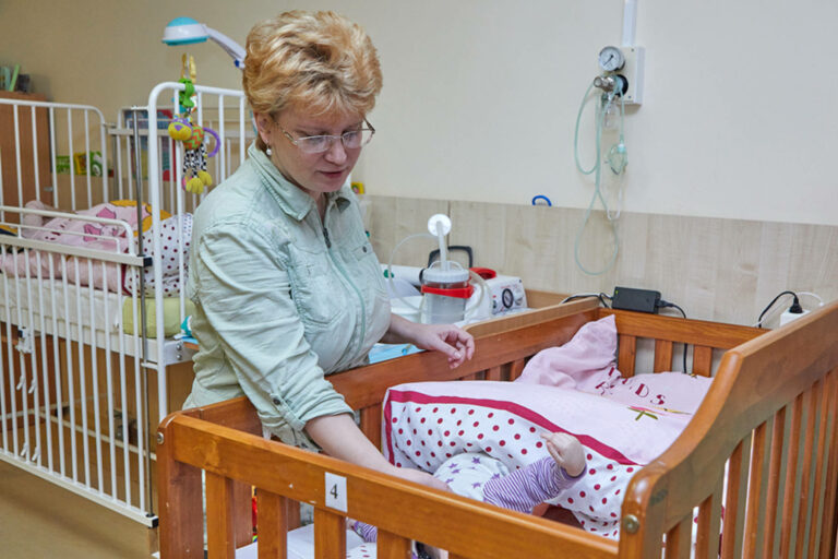 Ponad 1,2 tys. dzieci na Litwie nie ma domu — tylko jedna czwarta dorosłych rozważa adopcję