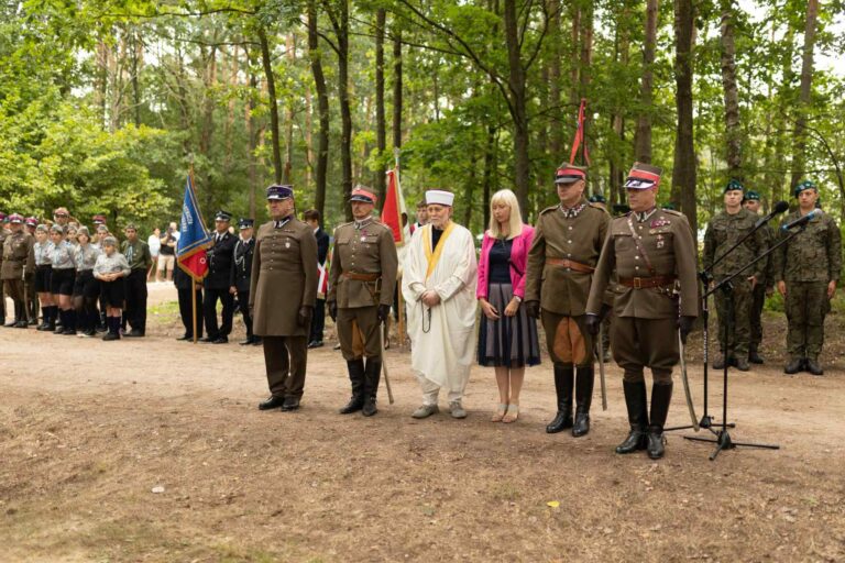 Rekonstruktorzy z Litwy i Polski uczcili święto 13 Pułku Ułanów Wileńskich