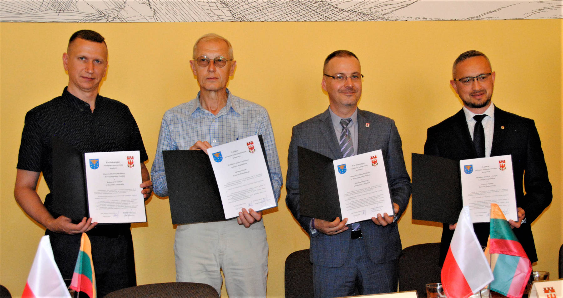List intencyjny podpisali: wicemer Oran (pierwszy z lewej) Tomas Šimukonis, mer Oran Algis Kašėta, burmistrz Myśliborza Piotr Sobolewski i jego zastępca Przemysław Klityński.