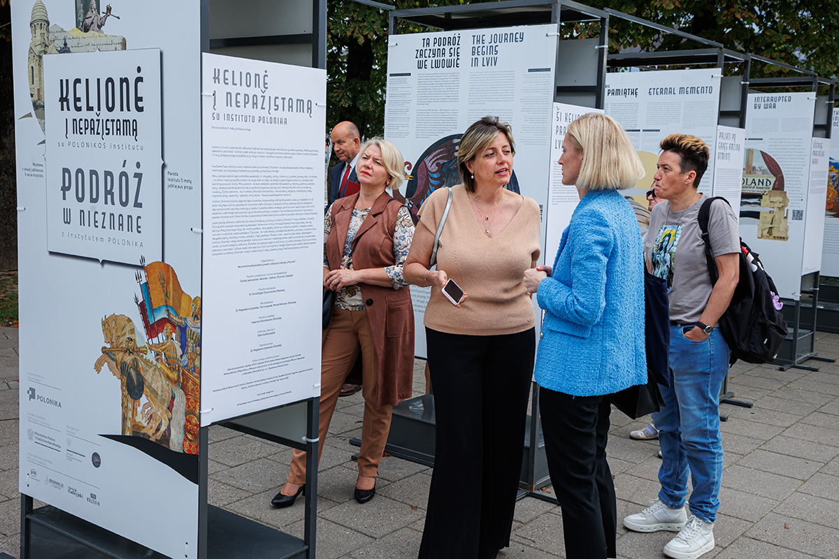 W Domu Kultury Polskiej w Wilnie po raz pierwszy zaprezentowana została wystawa „Podróż w nieznane z Instytutem Polonika”.