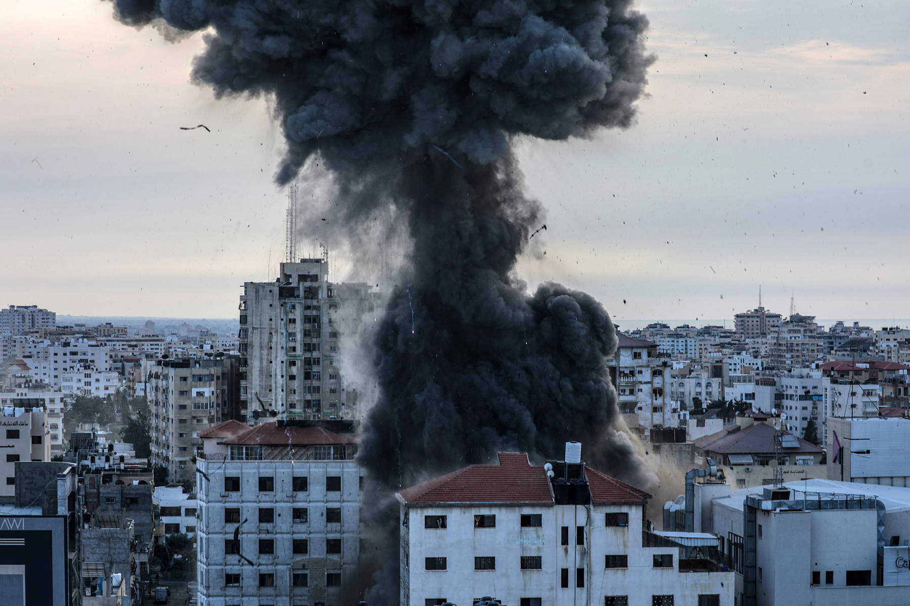 Na atak Hamasu Izrael odpowiedział operacją „Żelazne Miecze”.