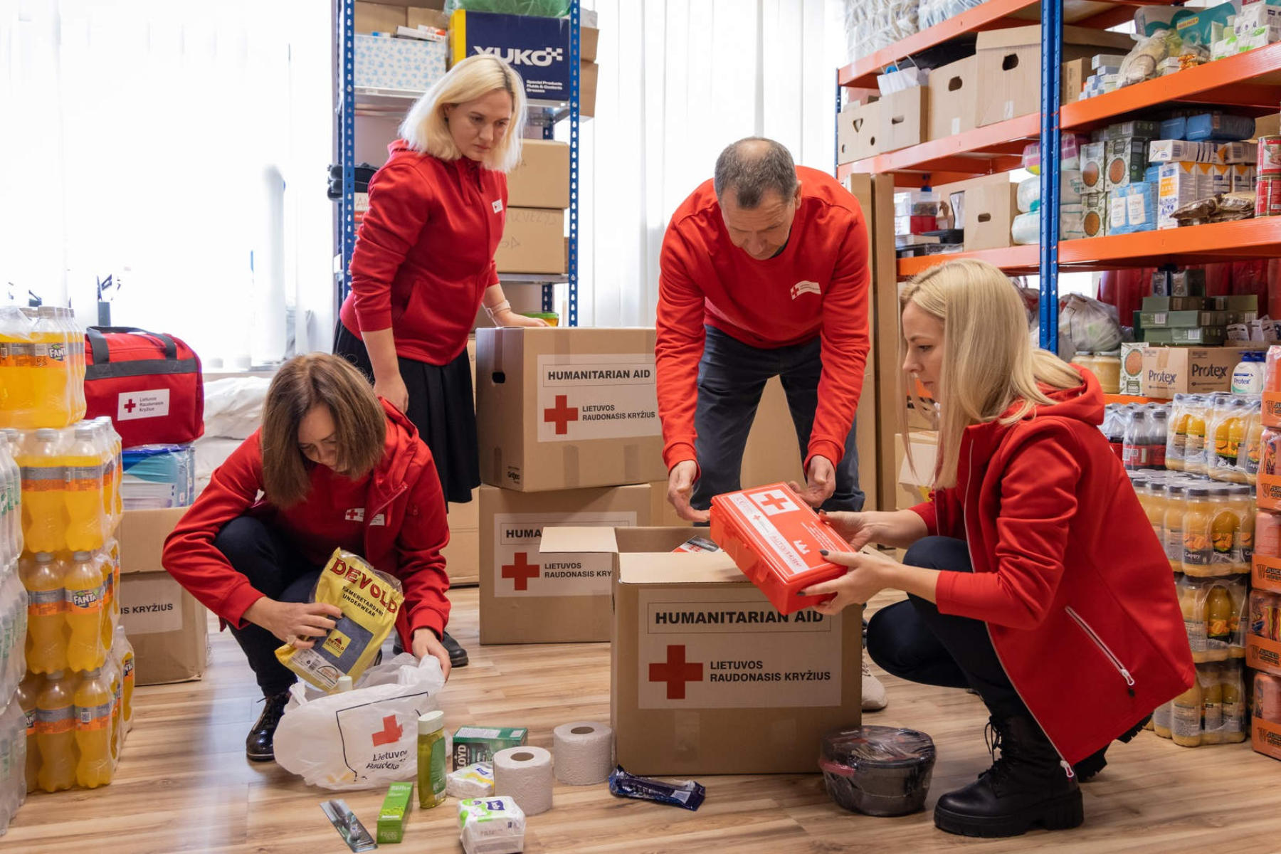 Tysiące wolontariuszy jednoczy również Litewski Czerwony Krzyż. Tu z roku na rok przybywa ludzi, którzy niosą nieodpłatną pomoc tym, którzy jej potrzebują.