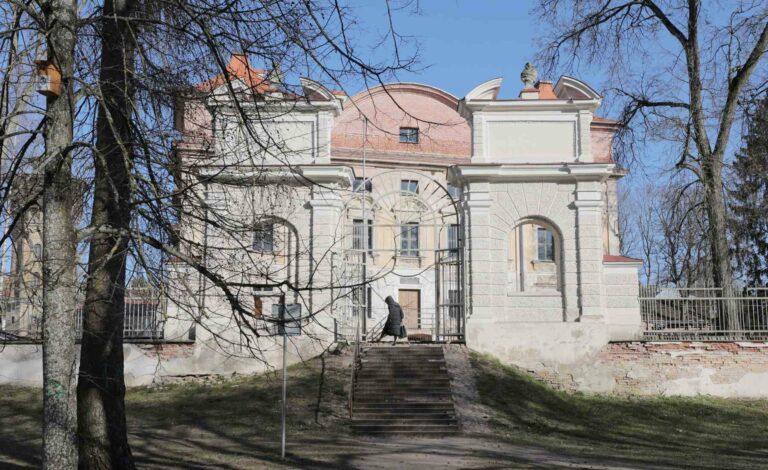 Pałac Sapiehów na Antokolu w Wilnie.