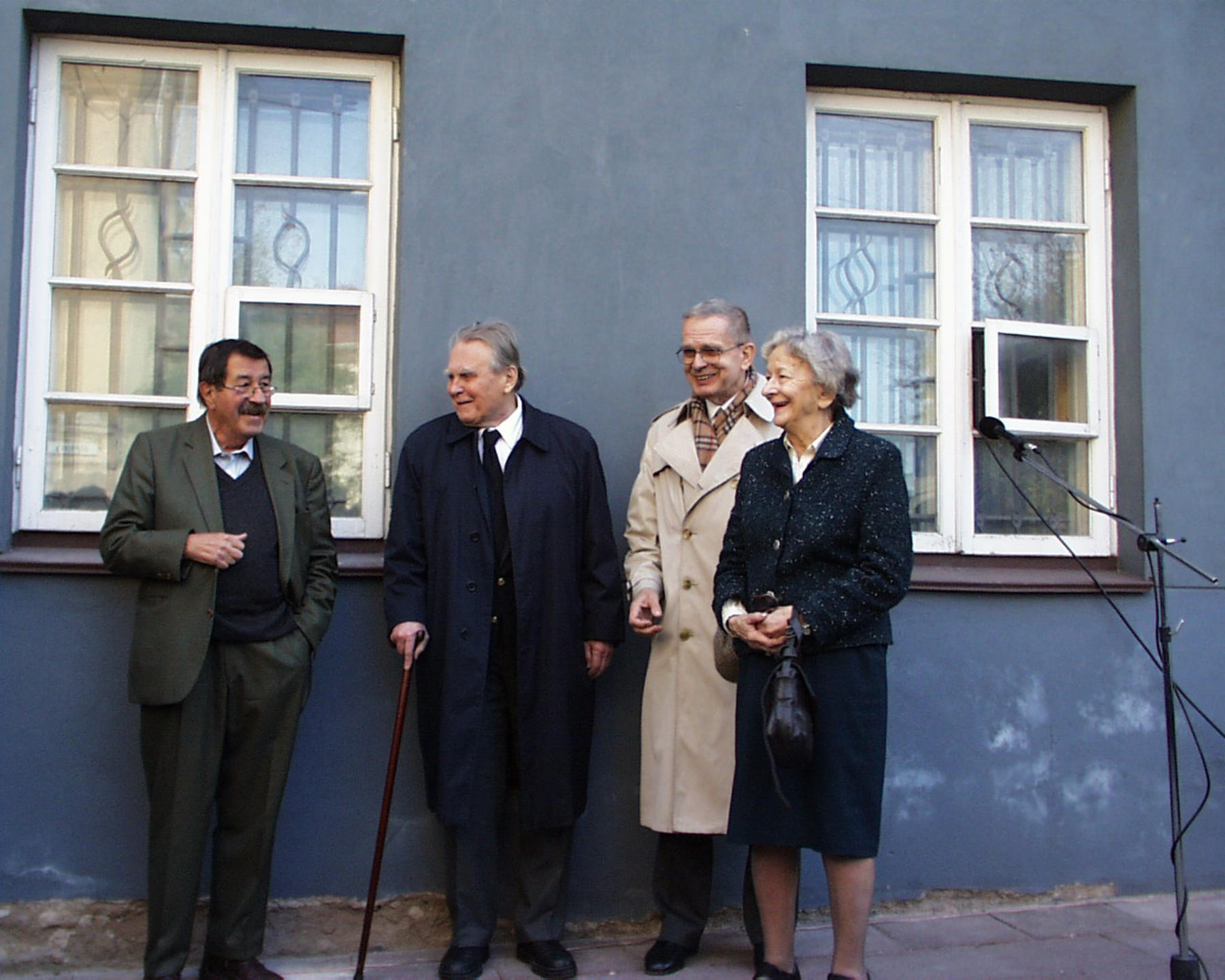 W październiku 2000 r. Wilno stało się miejscem wyjątkowego spotkania trzech laureatów Nagrody Nobla. Na zdjęciu od lewej: Günter Grass, Czesław Miłosz, Tomas Venclova (tłumacz i krytyk literacki), Wisława Szymborska.