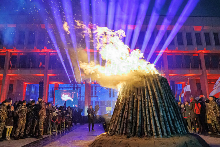 Wieczorem 12 stycznia zapłoną ogniska pamięci pod Sejmem RL .
