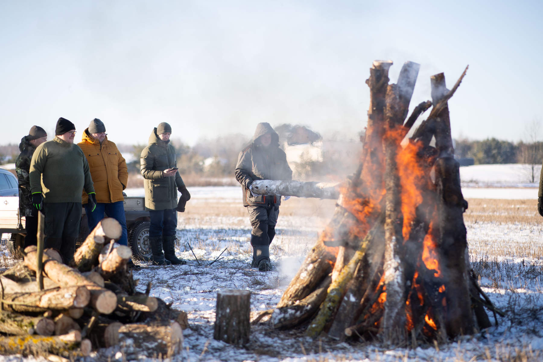 Rozpalone ogniska mają zwrócić uwagę władz Litwy na problemy w rolnictwie.