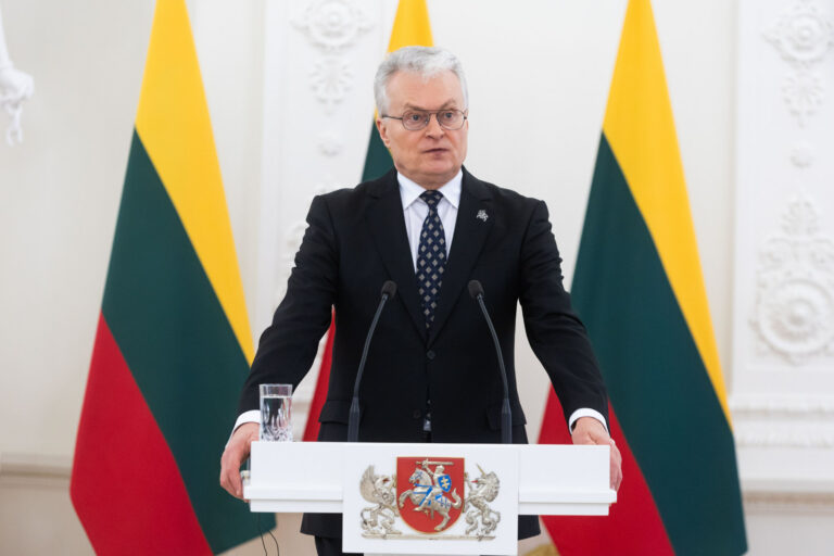 Nausėda odpowiada Cichanouskiej: „To Łukaszenka buduje żelazną kurtynę, nie Litwa”