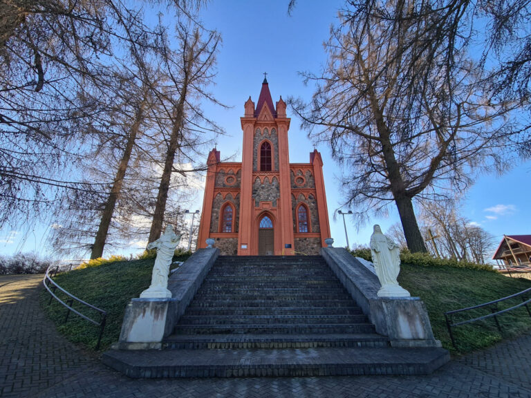 Transmisja mszy św. z kościoła pw. św. Anny w Duksztach w dniu 25 lutego zostanie odprawiona o godz. 9:55 czasu litewskiego.