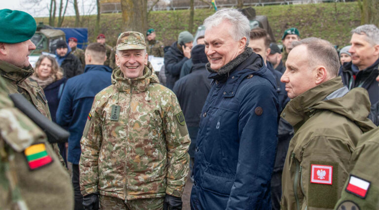 Prezydenci Litwy i Polski na ćwiczeniach wojskowych.
