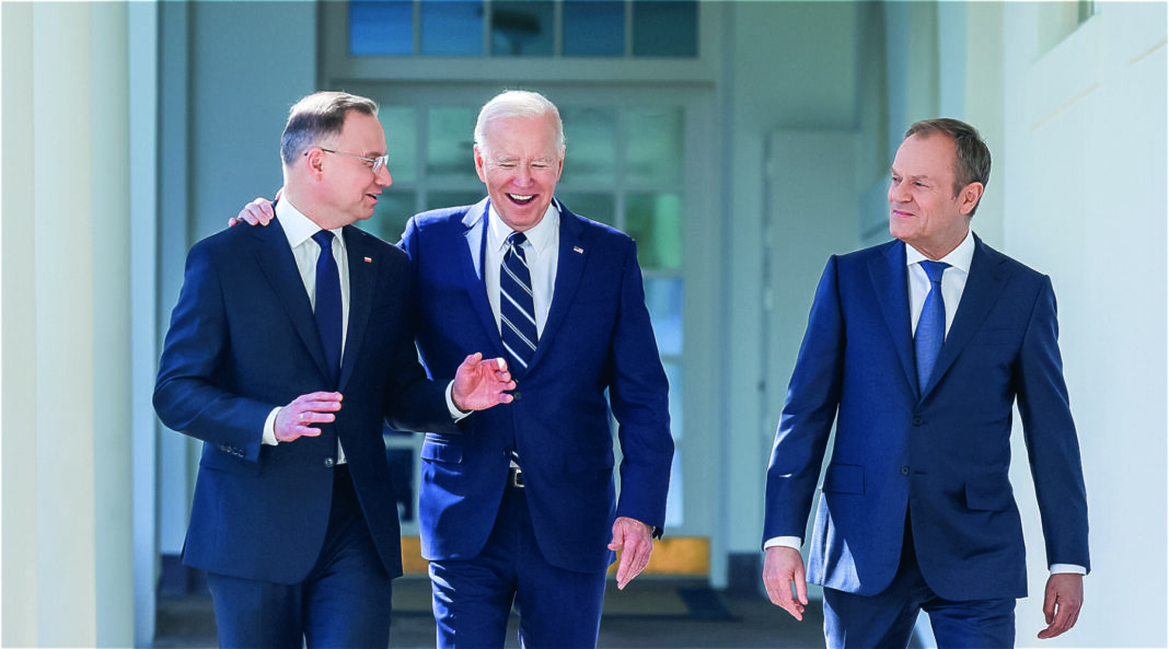 Joe Biden z tej okazji zaprosił Andrzeja Dudę i Donalda Tuska do USA.
