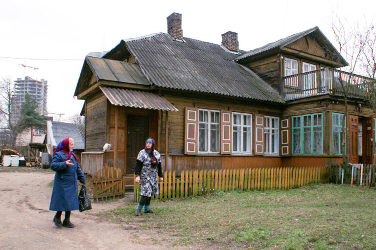 Na wileńskich Śnipiszkach zachowały się przedwojenne drewniane domki.