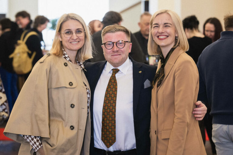 Od lewej Renata Lisowska-Urbanowicz z Wydziału Kultury Samorządu miasta Wilna, Tomasz Snarski oraz Simona Bieliūnė, wicemer Wilna.