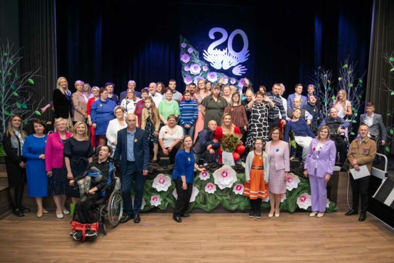 Dziękujemy Centrum Zajętości Osób Niepełnosprawnych w Niemenczynie za codzienny trud, szlachetną działalność i życzymy długich i pełnych sukcesów lat istnienia.