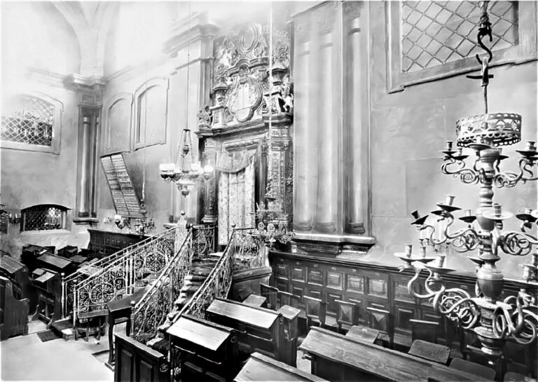 Starą synagogę wysadzono w powietrze już po wojnie.