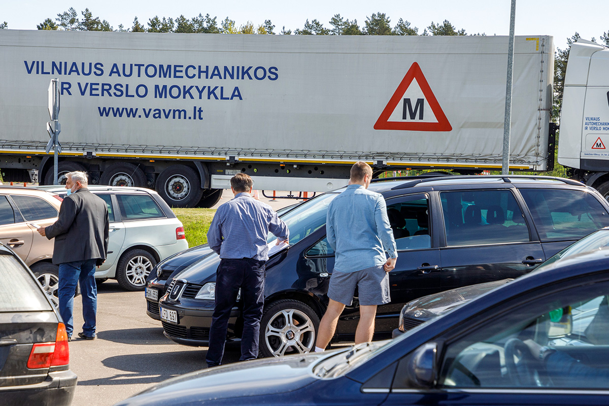 W maju br. Wileńska Szkoła Mechaniki Samochodowej i Biznesu (VAVM) otworzyła w Wilnie odnowione branżowe centrum szkolenia praktycznego. Przygotowywani są w nim przyszli mechanicy samochodowi.