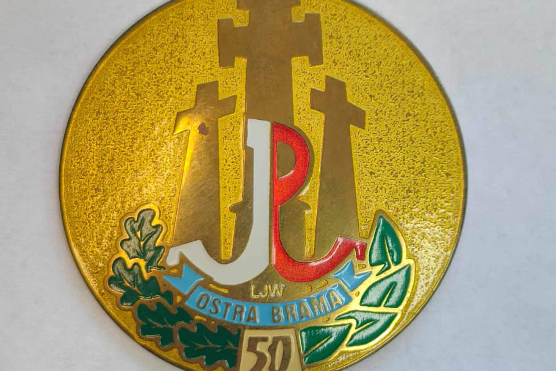 Odznaka pamiątkowa związana z operacją „Ostra Brama”.