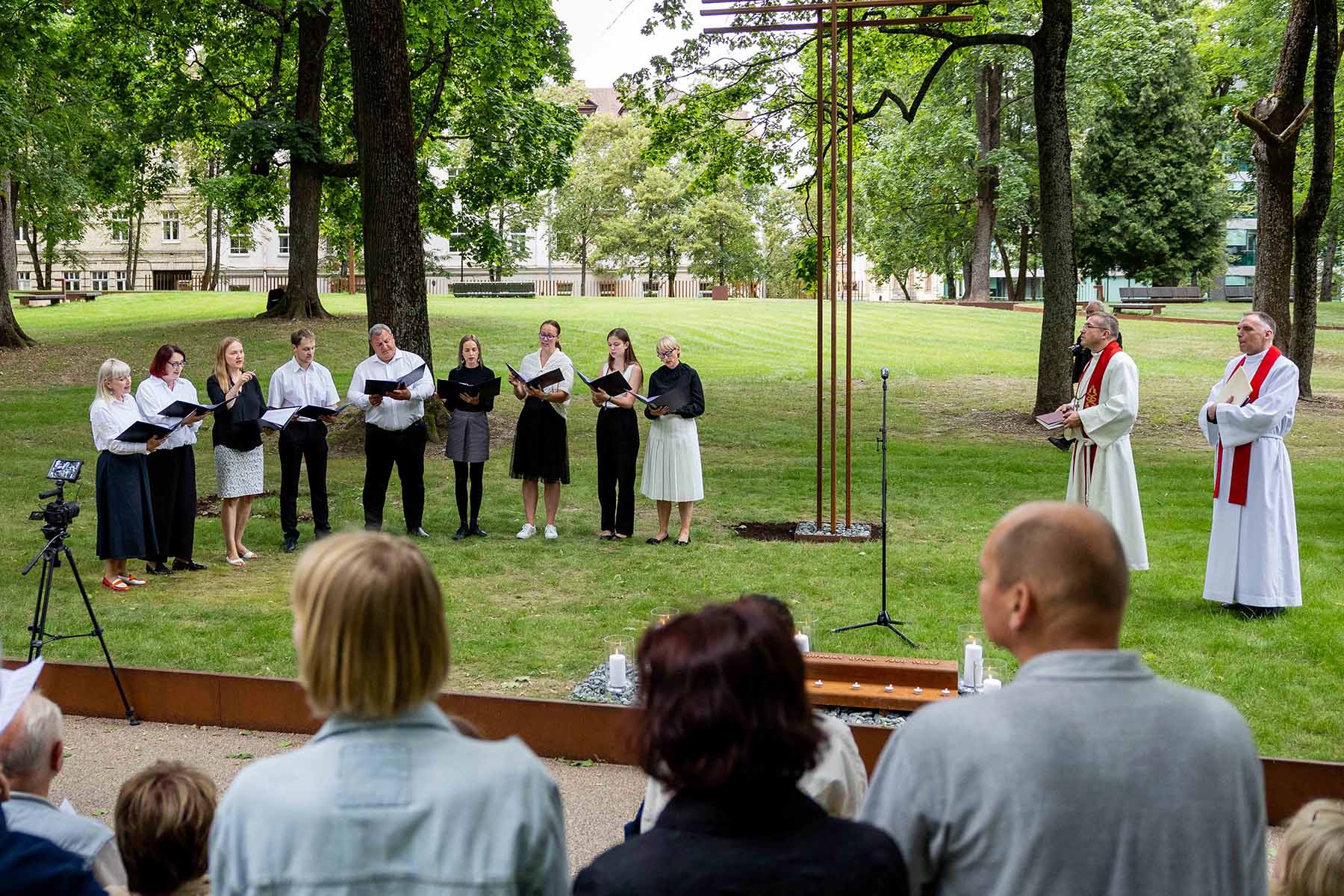 Uroczystość poświęcenia i otwarcia Ogrodu Luterańskiego w Wilnie.