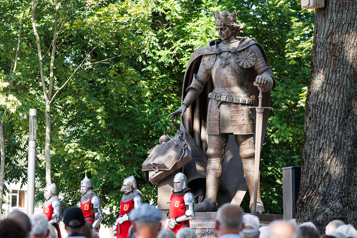 15 lipca, upamiętniając 614. rocznicę bitwy pod Grunwaldem, w Kownie odsłonięto pomnik Aleksandra Jagiellończyka, Wielkiego Księcia Litewskiego i króla Polski.