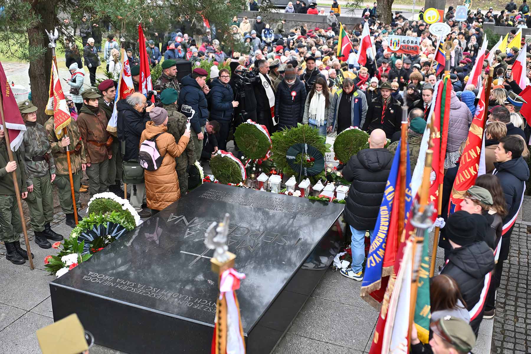 Święto Niepodległości Polski na cmentarzu Rossa.