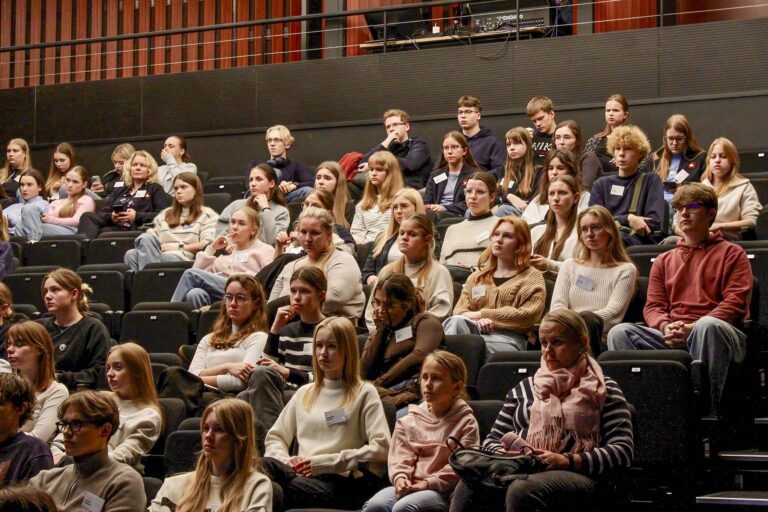 Udział w konferencji wzięło ponad 150 młodych osób zafascynowanych medycyną.