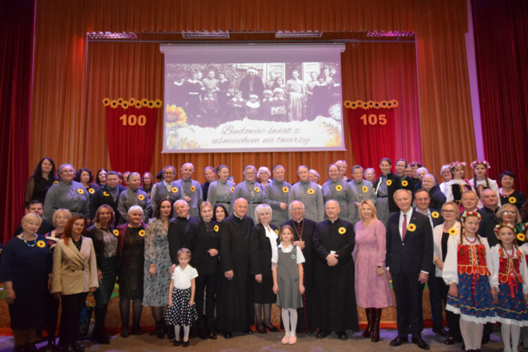 105-lecie Gimnazjum im. św. Urszuli Ledóchowskiej w Czarnym Borze oraz 100-lecia przybycia Sióstr Urszulanek do Czarnego Boru.