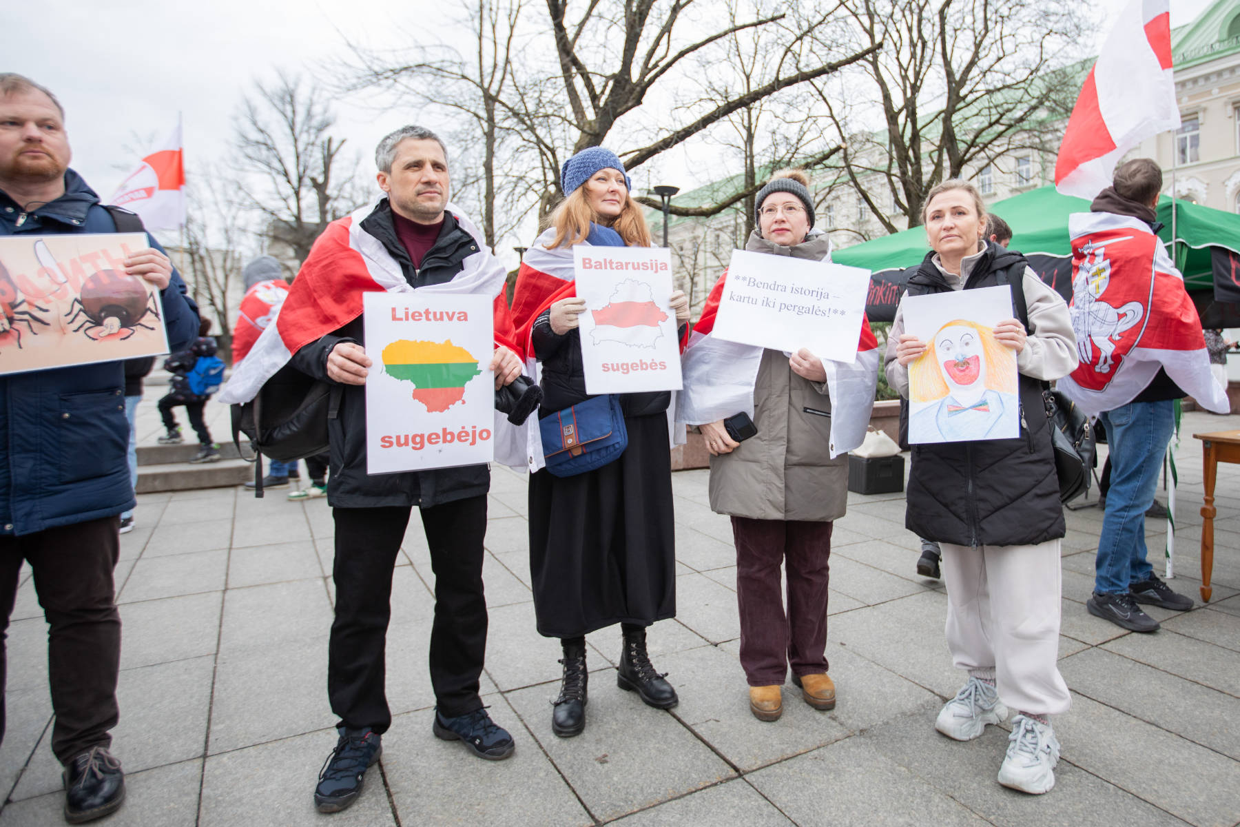 Protesty białoruskiej opozycji i happening na placu Vincasa Kudirki w Wilnie, zorganizowane w dniu wyborów 26 stycznia.