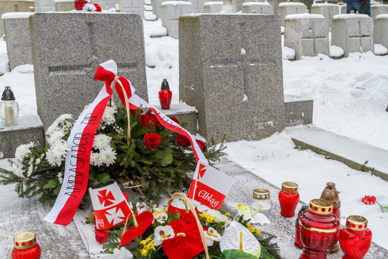 Co roku oddawany jest hołd pochowanym na Rossie wileńskim Żołnierzom Niezłomnym.