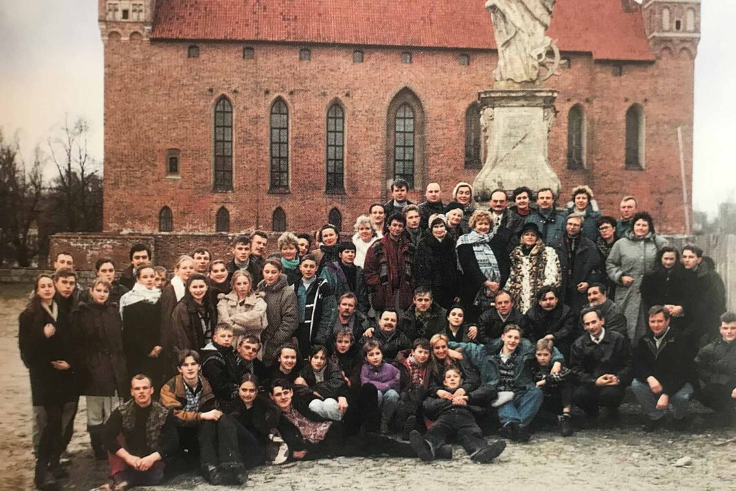 Kaziukowa ekipa przed zamkiem w Lidzbarku Warmińskim.